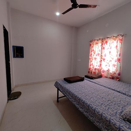 Aadishkti Bhakt Nivas Hotel Tuljapur Екстериор снимка