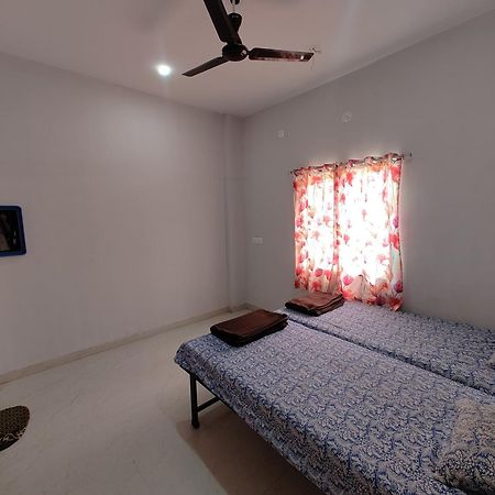 Aadishkti Bhakt Nivas Hotel Tuljapur Екстериор снимка