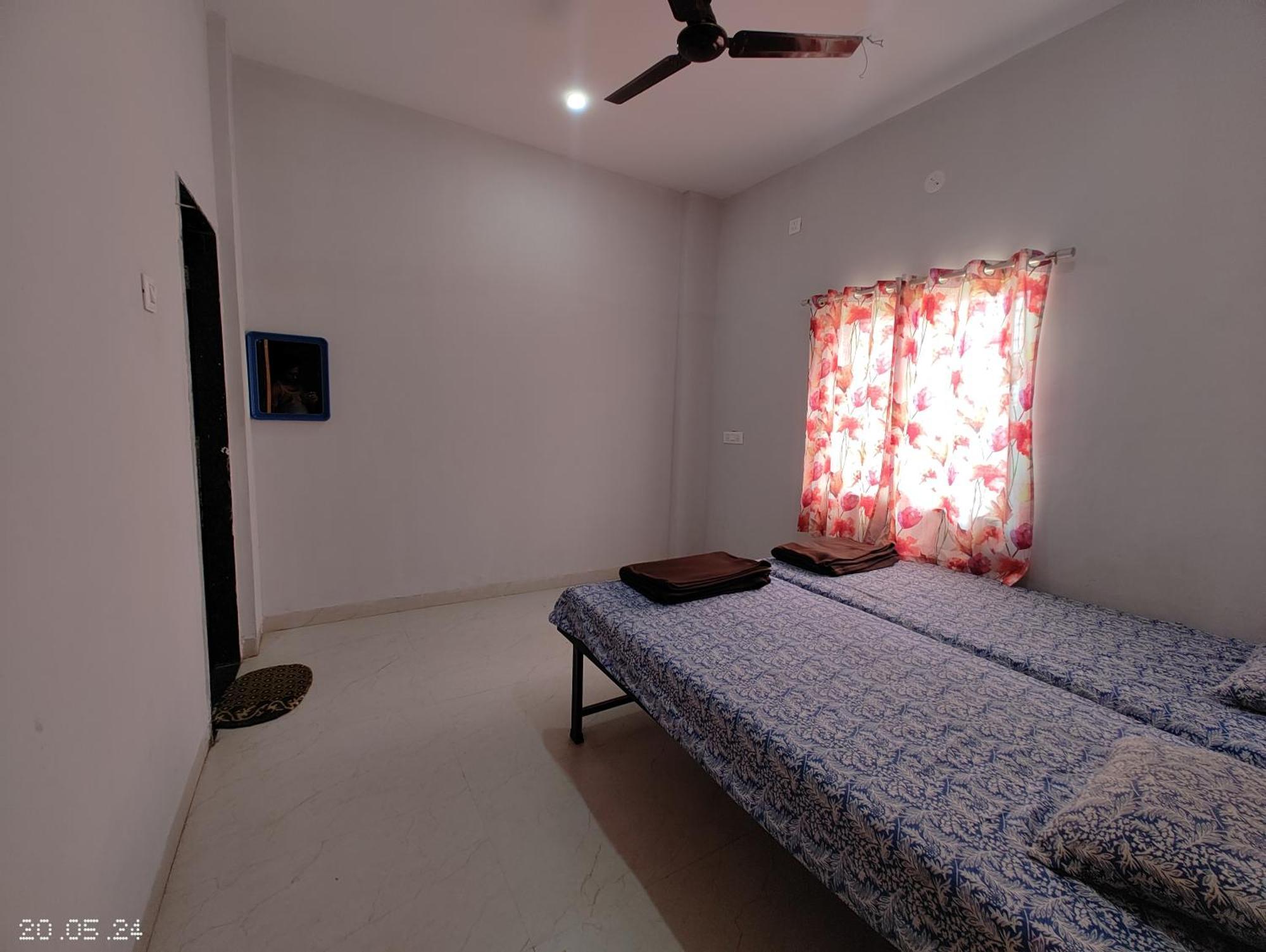 Aadishkti Bhakt Nivas Hotel Tuljapur Екстериор снимка